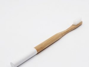 CEPILLO DIENTES BAMBU BLANCO REDONDO SOSTENIBLE ECOLOGICO