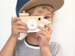 Cámara-Fotos-MADERA-niños-blanca-fondo comprar sin plástico ecológico sostenible natural