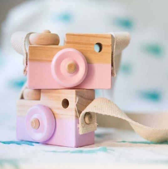 Cámara-Fotos-MADERA-niños-rosa-y-morada comprar sin plástico ecológico sostenible natural