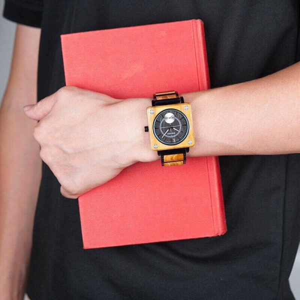 Reloj Cuadrado de MADERA Diseño elegante, comprar sin plástico, moda sostenible, para el trabajo