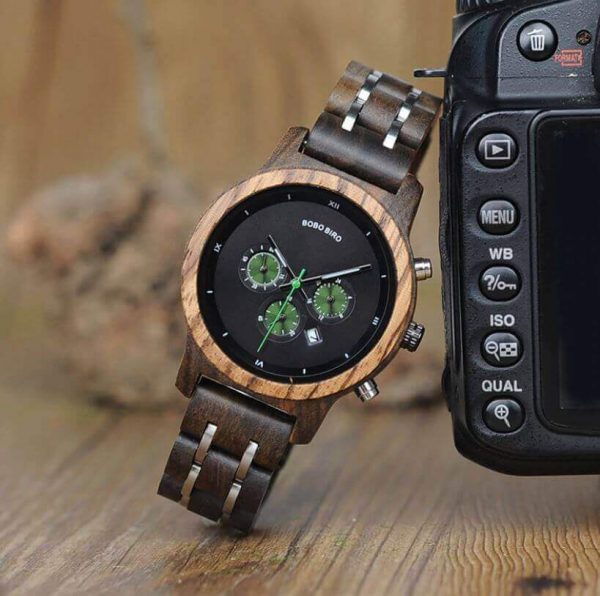 Reloj MADERA de Diseño Actual, materiales nobles, el tiempo en tu mano, tiempo exacto, modelo negro fondo verde